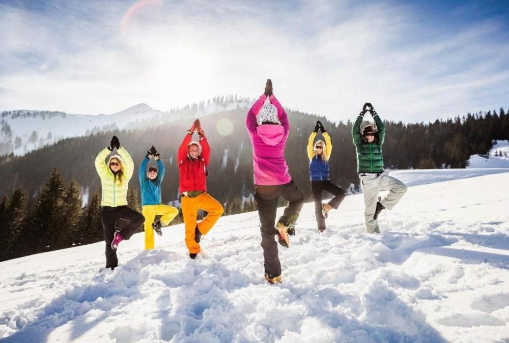 Как оставаться активным зимой: тренировки дома и на улице при минусе